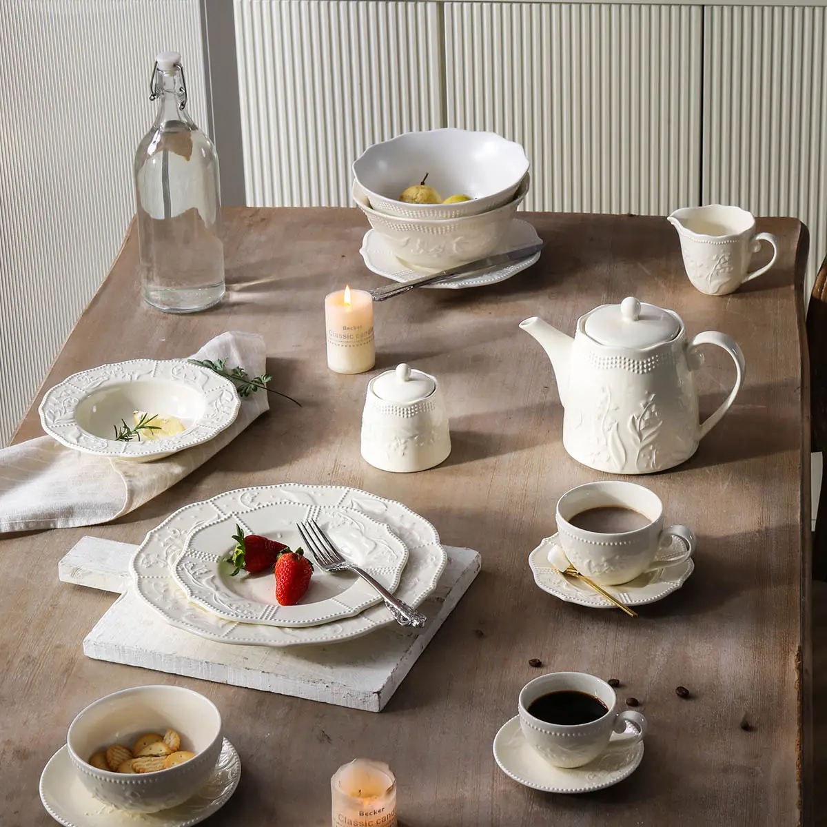 Wholesale Porcelain Plates, Bowls, Teapots, Cups and Saucers (1)