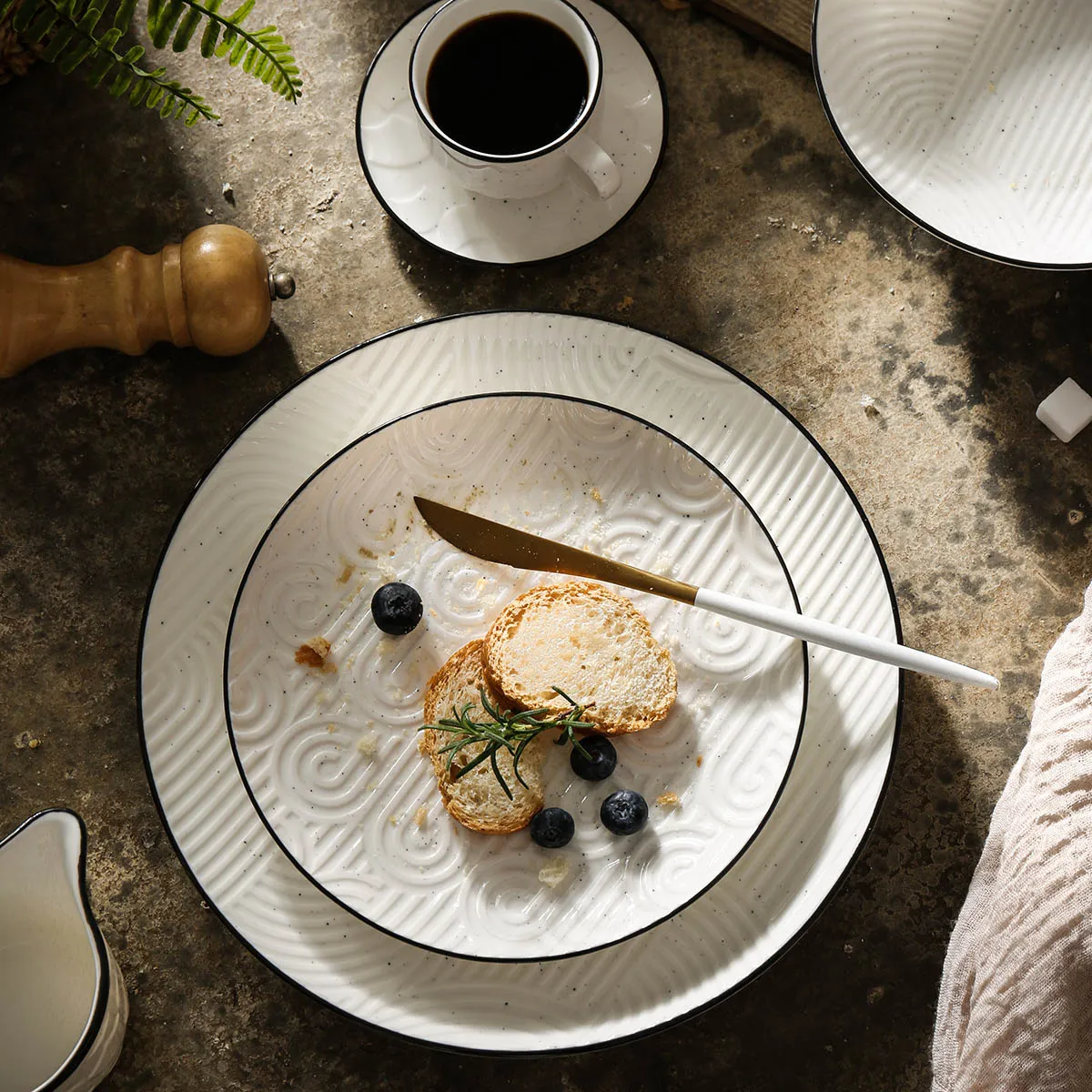 Black Rim Bulk White Dinner Plates With Exquisite Texture-2