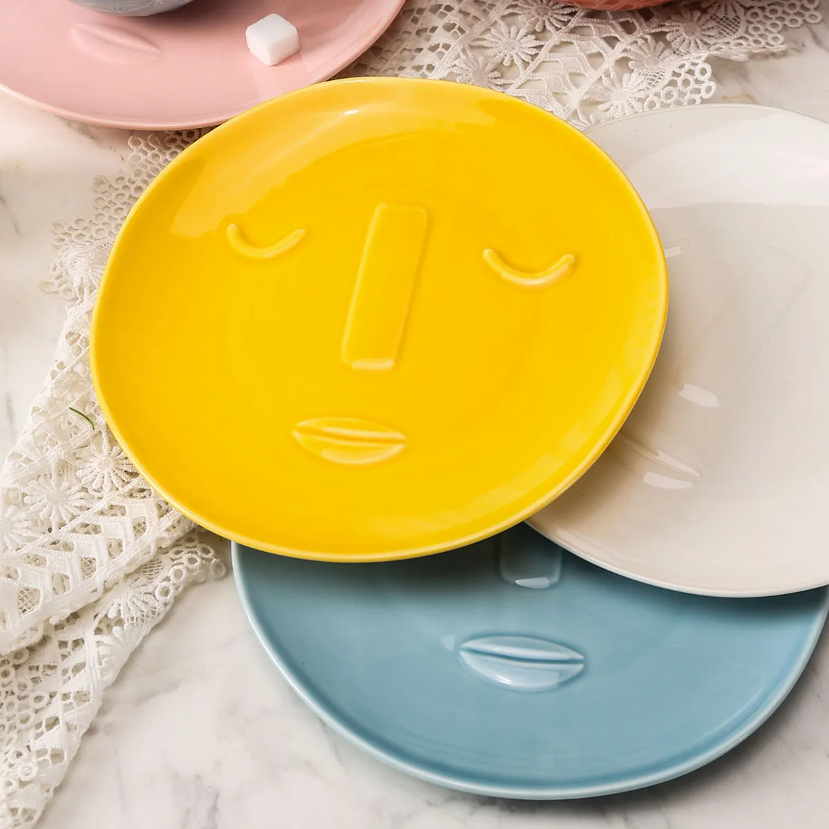 Vibrant Wholesale Dinnerware Plates with Carton Face Pattern-2