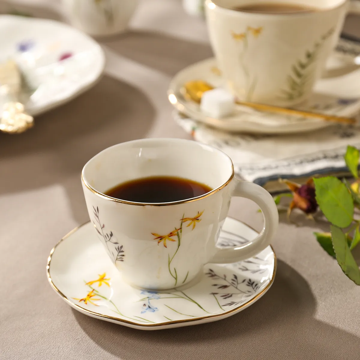 Elegant Wildflower Wholesale Coffee Tea Sets with Gold Rims-3