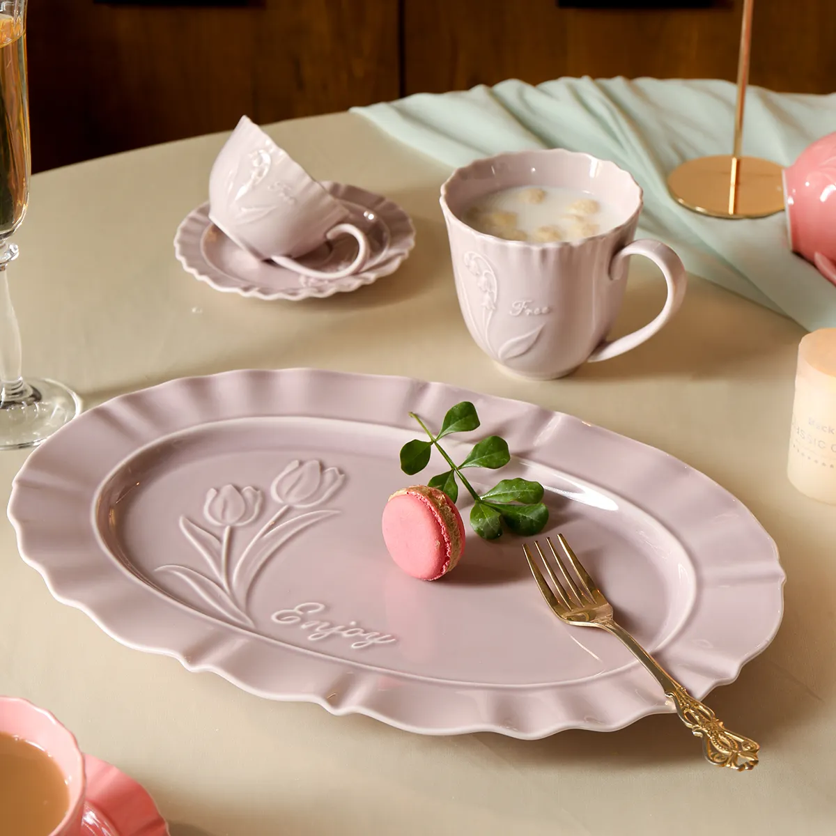 Soft Color Elegant Dinnerware Wholesale with Tulip Pattern-3