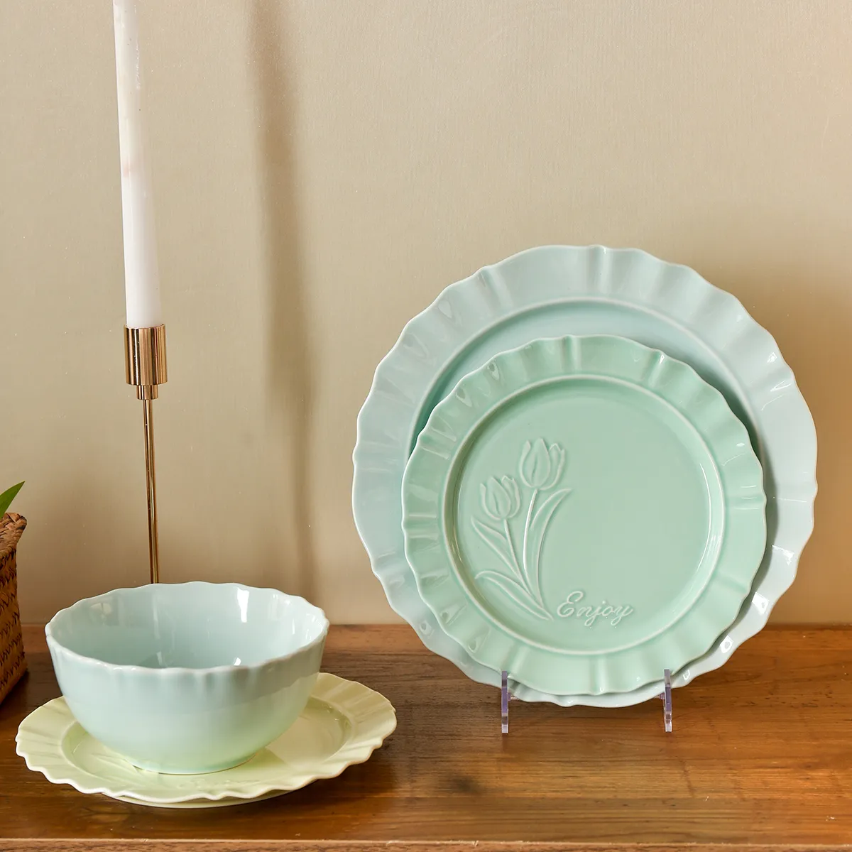 Soft Color Elegant Dinnerware Wholesale with Tulip Pattern-4