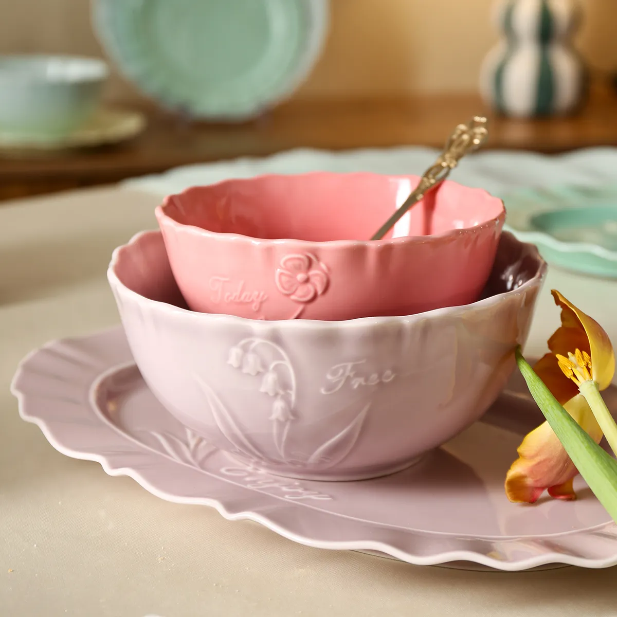 Soft Color Elegant Dinnerware Wholesale with Tulip Pattern-7