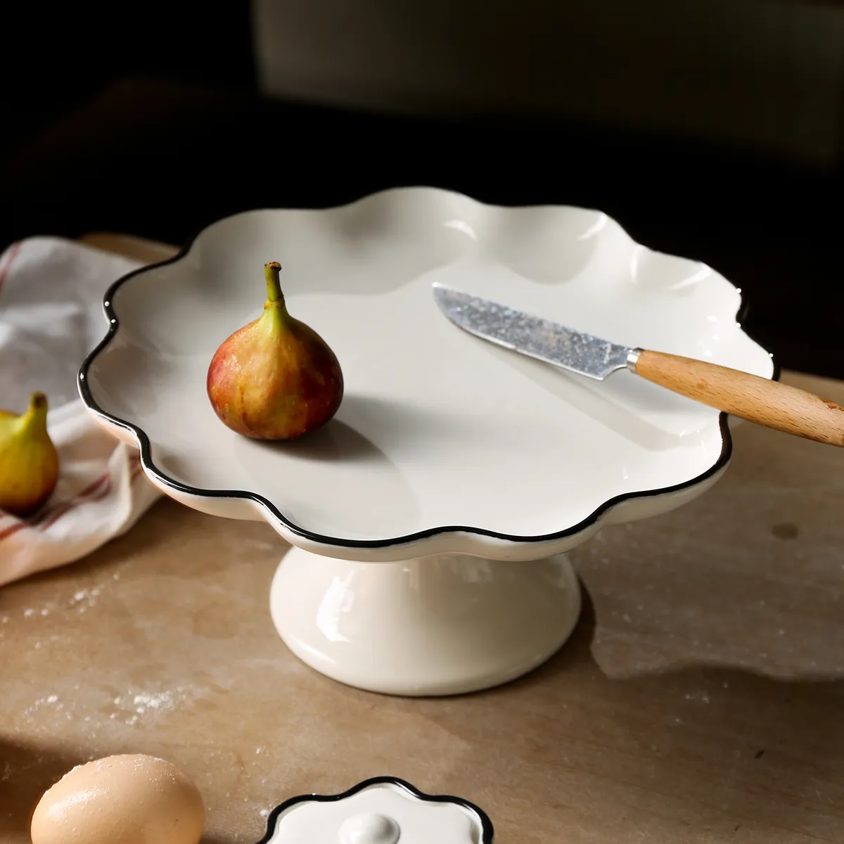 卸売用大口白食器 スタイリッシュなカラーの波型縁付き