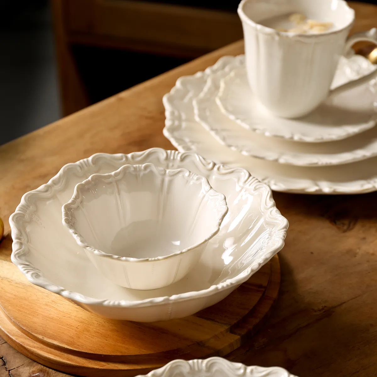 مجموعة أواني طعام بيضاء بالجملة، أواني فخارية على شكل زهرة - 18