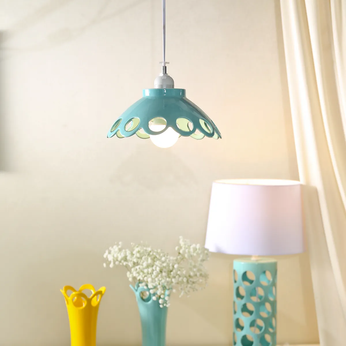 Modern Bulk Pendant Lights With Ceramic Openwork Lamp Shade-3